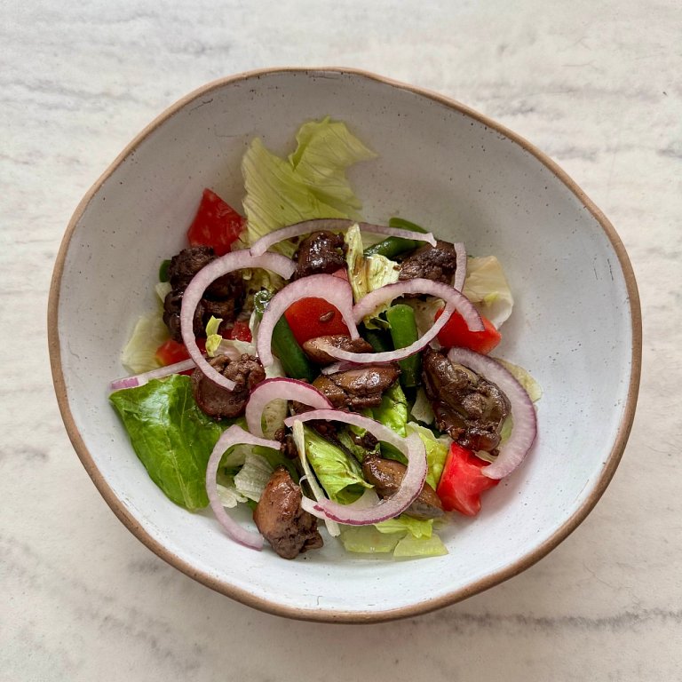 Л Салат с куриной печенью